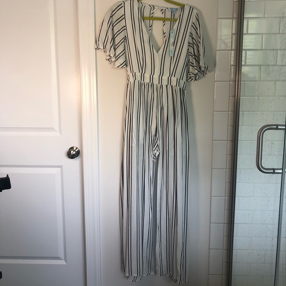 She & Sky Open Back White & Black Jumpsuit. Small